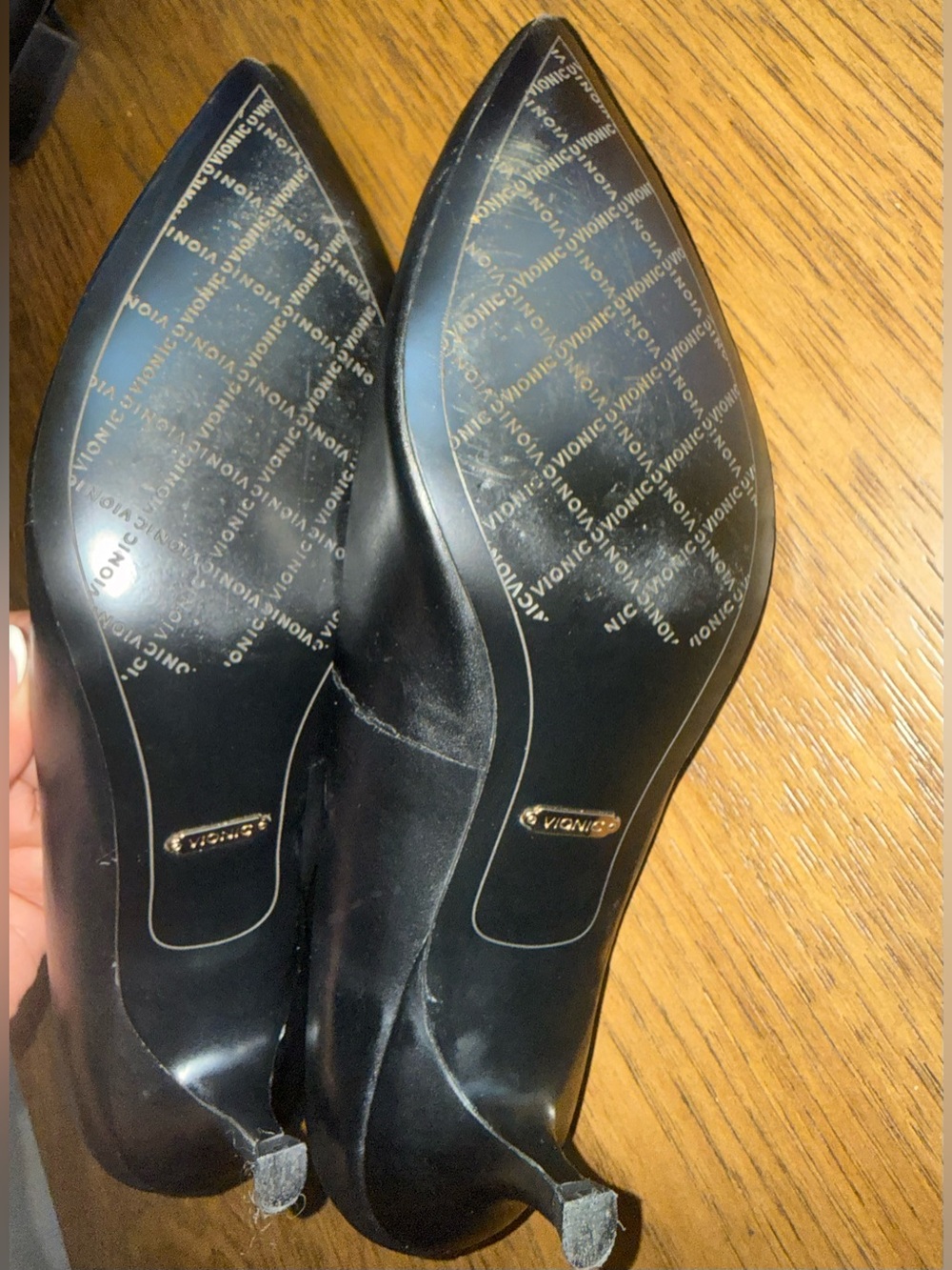 Vionic Black Leather Pointed Toe Pumps Comfort Heels Size 9.5 - Picture 5 of 6